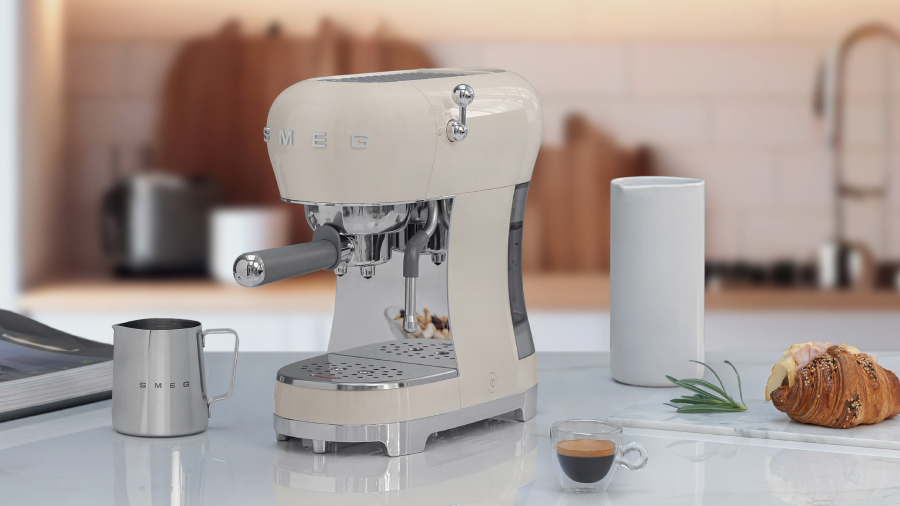 SMEG Espressomaschine Schwarz - Günstig bei KitchenPoint kaufen